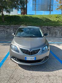 Lancia ypsilon firefly ibrida platino gennaio 2024