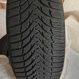 Gomme 215/50 R17