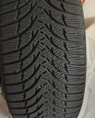 Gomme 215/50 R17