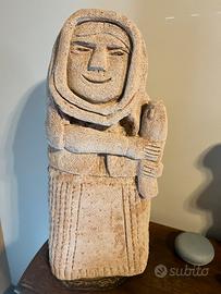 Statua sarda in pietra pomice
