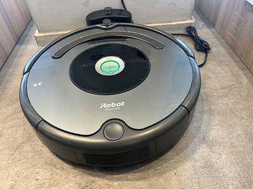 Roomba iRobot modello 676 aspirapolvere