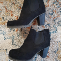 Stivaletti neri in pelle con tacco