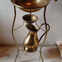 antico lavabo da camera in ottone 