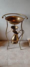 antico lavabo da camera in ottone 