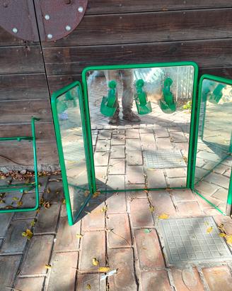 Specchio vintage anni 70 

Verde smaltato 