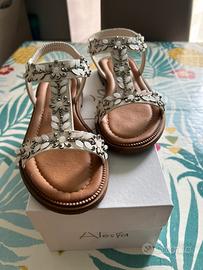 Sandalo bianco in pelle Alesya nunero 36