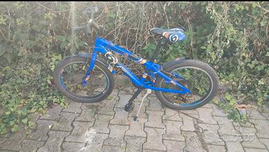 Bici MTB 20", per ragazzi. Più monopattino.