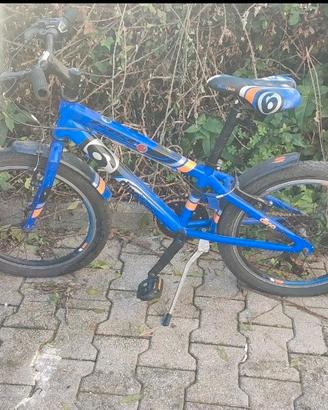Bici MTB 20", per ragazzi. Più monopattino.