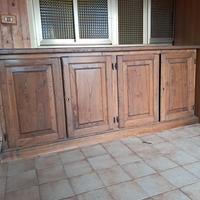 Mobile con ante in legno frassino