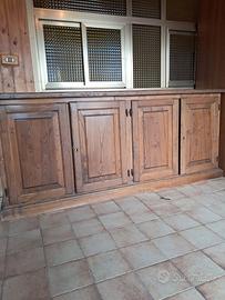 Mobile con ante in legno frassino