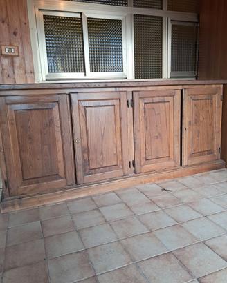 Mobile con ante in legno frassino