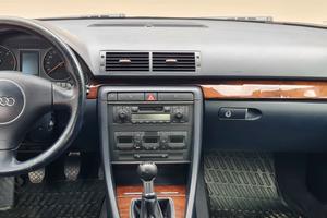 Audi  A 4   2.5  120 cv