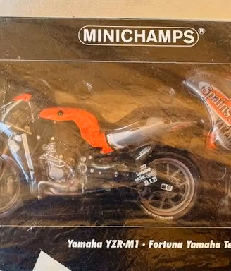 Minichamps Yamaha YZRM1 Marco Melandri Motogp 2003