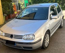 VOLKSWAGEN Golf 4ª serie - 2001