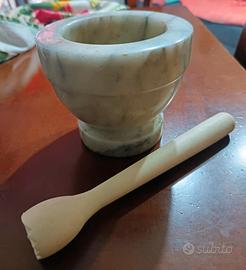 mortaio in marmo vintage