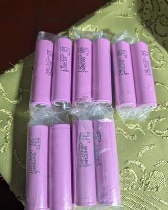 Set 10 batterie 18650 litio Samsung NUOVE 