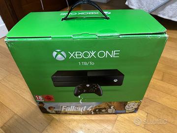 Xbox One  + accessori (controller, base ricarica)