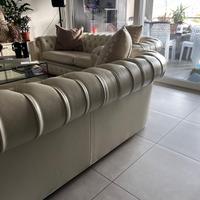 Coppia di divani chesterfild