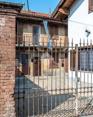 2 LOCALI A VENARIA REALE