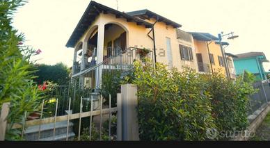 Villa con giardino