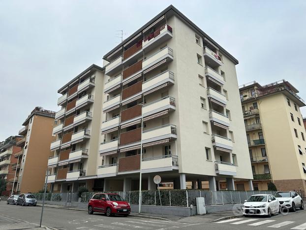 Appartamento con balcone cantina posto auto Prato