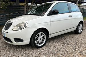 Lancia Ypsilon 1.3 MJT 75 CV Unyca