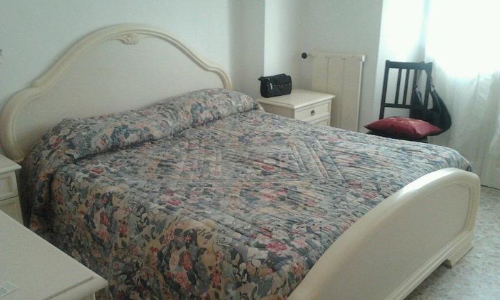 Camera matrimoniale zona Salesi