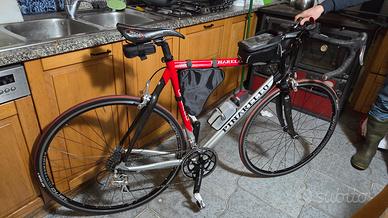 Bicicletta da corsa muscolare pinarello