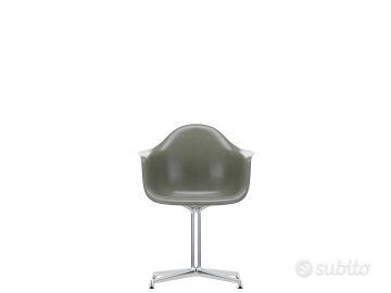 Poltrona Vitra Eames Fiberglass Armchair DAL