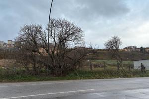 Terreno su viale del basento - alta visibilta'