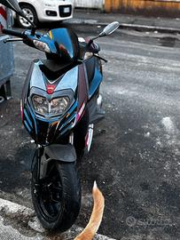 Aprilia sr motard 125