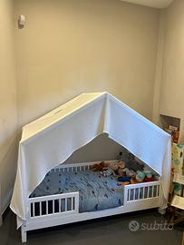 Letto montessoriano con capanna color bianco