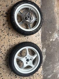 Cerchi completi di gomme Aerox