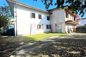 PORZIONE DI BIFAMILIARE A TEZZE SUL BRENTA