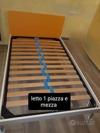Letto 1 piazza e mezza, materasso e tavolino