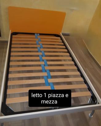 Letto 1 piazza e mezza, materasso e tavolino