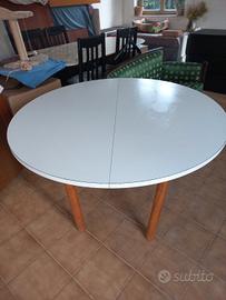 tavolo rotondo in legno 