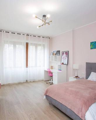 Stanza in appartamento di 100 m² a Milano