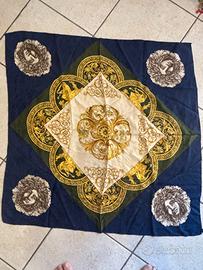 Foulard vintage quadrato fantasia barocca con volt