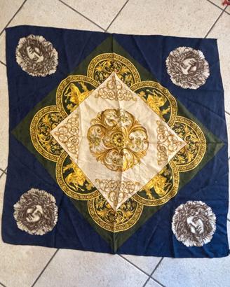 Foulard vintage quadrato fantasia barocca con volt