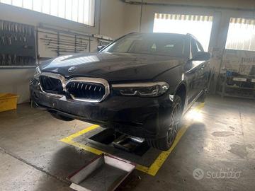 BMW 520D Touring del 2022 incidentata
