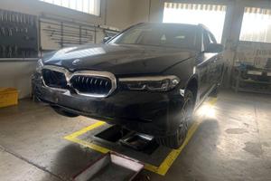 BMW 520D Touring del 2022 incidentata