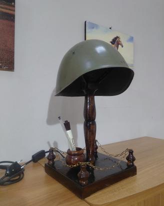 lampada con elmetto m33 ww2 