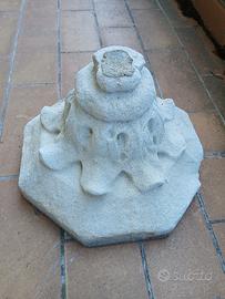 antico capitello in pietra