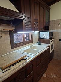 Cucina stosa in castagno