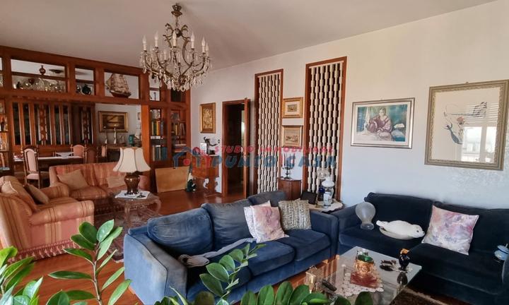 Cortile Sant'Anna-App.nto 4°p c/a - 170mq - 5 vani