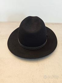 cappello marca caractere 