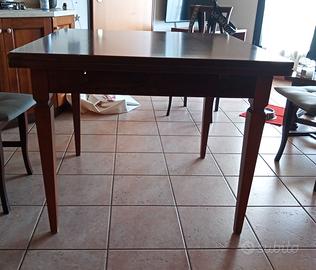 Tavolo quadrato allungabile