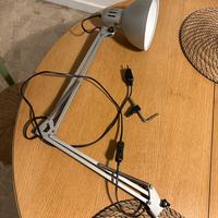 Lampada da tavolo con morsetto