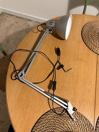 Lampada da tavolo con morsetto